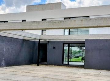 Casa · 150m² · 4 Ambientes · 3 Cocheras · Casa de Tres Dorm. en Venta, La Plata