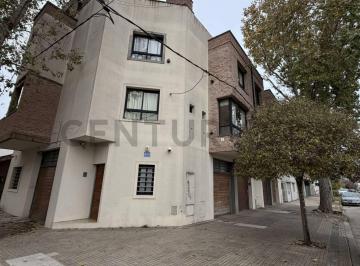 Casa · 70m² · 4 Ambientes · 1 Cochera · Departamento en Venta en La Plata Tipo Duplex con Cochera