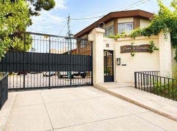 Casa · 211m² · 5 Ambientes · Casa en Venta Barrio Semi - Privado