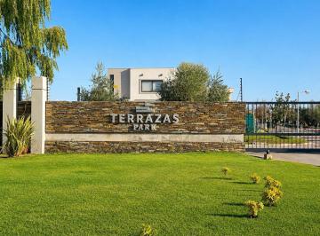 Casa · 152m² · 5 Ambientes · 2 Cocheras · Casa en Venta Bº Privado Lomas de Russell