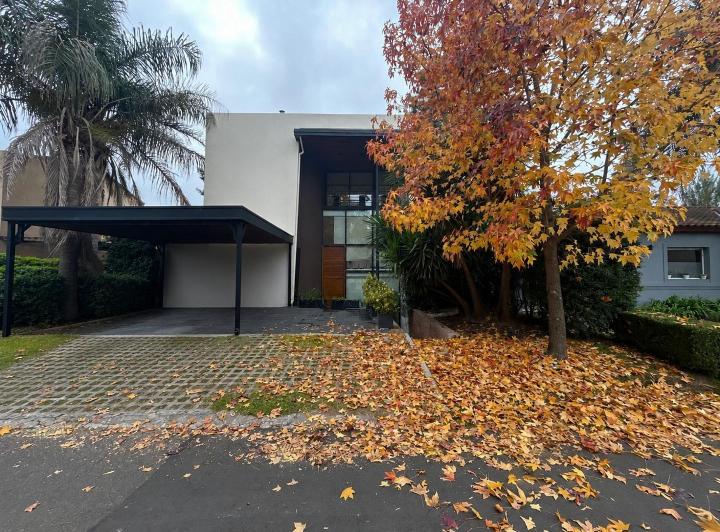 Casa · 180m² · 5 Ambientes · 3 Cocheras