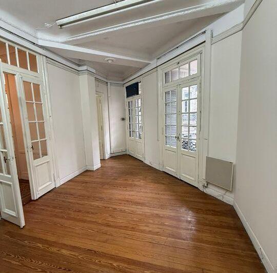 Venta Departamento 4 Amb de Epoca, Reciclado, en Monserrat!