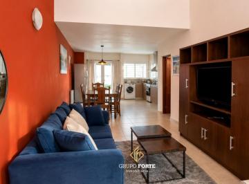 Casa · 269m² · 4 Ambientes · 1 Cochera · Casa de 3 Dorm. en Venta