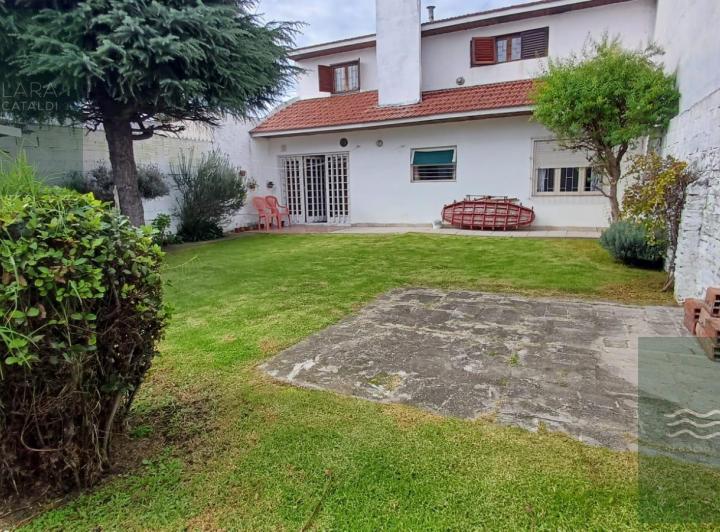 Casa · 233m² · 4 Ambientes · 1 Cochera