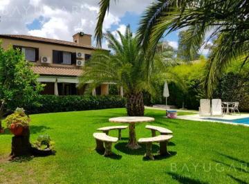 Casa · 180m² · 5 Ambientes · 4 Cocheras · Venta Casa - Barrio Robles del Monarca - Apto Crédito
