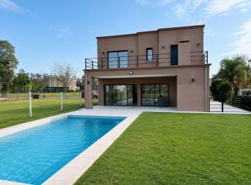 Casa de 5 ambientes, Pilar · Casa 4 Dorm. con Pileta