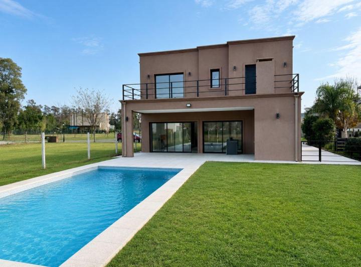 Casa · 180m² · 5 Ambientes · 2 Cocheras