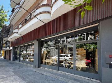 Local comercial · 398m² · 4 Ambientes · Local en Alquiler con Amplia Vidriera, Entrepiso y Oficina