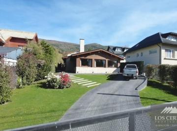 Casa · 180m² · 4 Ambientes · 3 Cocheras · Casa en Venta en Melipal Bariloche 3 Dorm.