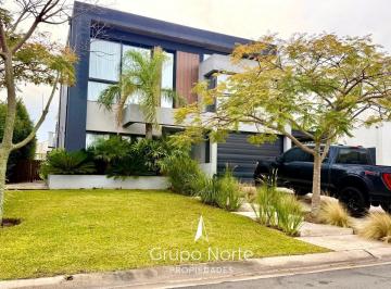 Casa · 270m² · 5 Ambientes · 3 Cocheras · Casa en Alquiler 4 Dorm. en Barrio Castaños, Nordelta