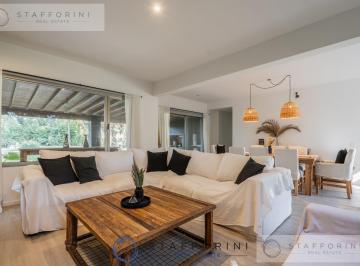 Casa · 230m² · 4 Ambientes · 2 Cocheras · Casa en San Isidro Labrador