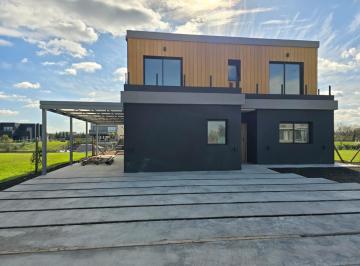 Casa · 221m² · 6 Ambientes · 6 Cocheras · Casa - El Canal