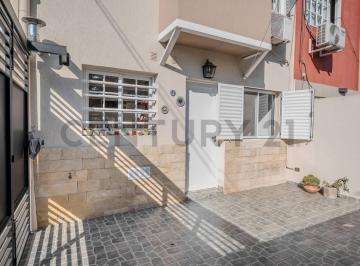 Casa · 56m² · 3 Ambientes · 1 Cochera · Duplex de Dos Dorm. con Patio y Cochera en Venta
