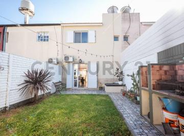 Casa · 56m² · 3 Ambientes · 1 Cochera · Duplex de Dos Dorm. con Patio y Cochera en Venta