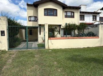 Casa de 7 ambientes, Salta · Casa en Alquiler C/ Cochera en Grand Bourg