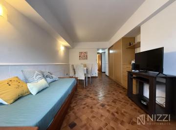 Departamento · 45m² · 2 Ambientes · 2 Amb Calle con Vista a La Plaza España, con Patio