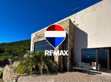 Casa · 800m² · 4 Ambientes · 1 Cochera · Casa 5 Dorm. Venta en B° Tres Cerritos