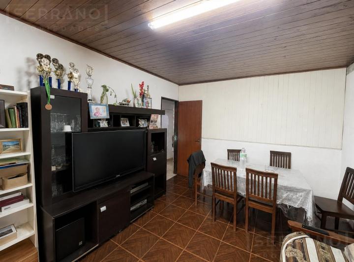 Casa · 296m² · 6 Ambientes · 1 Cochera