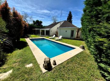 Casa · 183m² · 4 Ambientes · 6 Cocheras · Venta Casa 4 Ambientes C/ Piscina Apto Crédito Barrio Privad