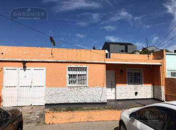 Casa · 80m² · 3 Dormitorios · 2 Cocheras · Casa - Adrogue