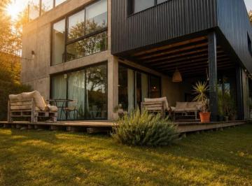 Casa · 166m² · 7 Ambientes · 2 Cocheras · Inmobiliaria Micheletti Vende Casa en Barrio Laderas