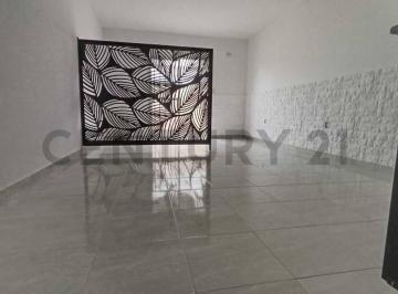 PH · 38m² · 1 Ambiente · 1 Cochera · Alquiler Monoambiente Castelar Patio y Cochera