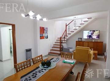 Casa · 380m² · 8 Ambientes · 2 Cocheras · Venta Casa 8 Ambientes con Cochera en Quilmes