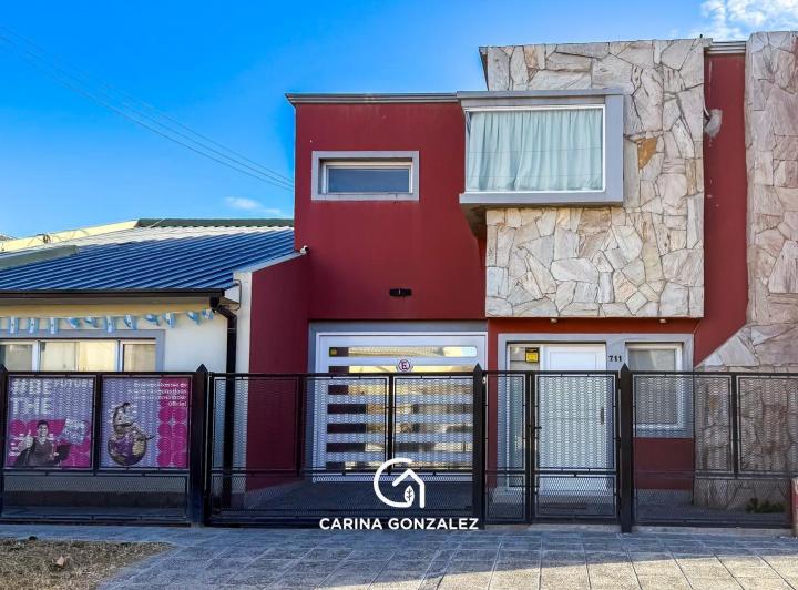 Casa · 305m² · 7 Ambientes · 1 Cochera
