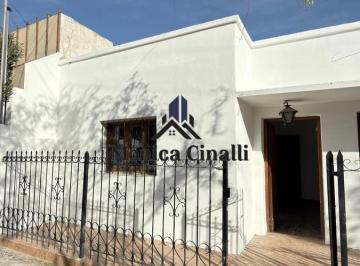Casa · 92m² · 4 Ambientes · 1 Cochera · Casa en Villa Regina