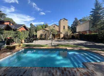 Casa · 320m² · 6 Ambientes · 1 Cochera · Estupenda Casa Estilo Colonial en El Barrio Los Naranjos - Ingeniero Maschwitz
