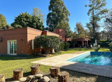 Casa · 200m² · 6 Ambientes · 4 Cocheras · Country del Golf Viejo Casa en Una Sola Planta Sobre Calle Principal