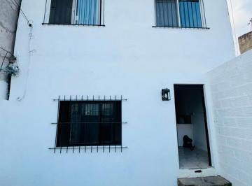 Casa · 60m² · 3 Ambientes · Casa Tipo PH Al Frente en Alquiler Boulogne