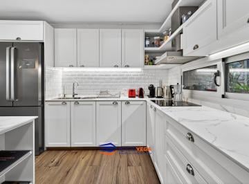 Casa · 250m² · 5 Ambientes · 2 Cocheras · Casa en Venta en Castelar, Crisologo Larralde Al 1900