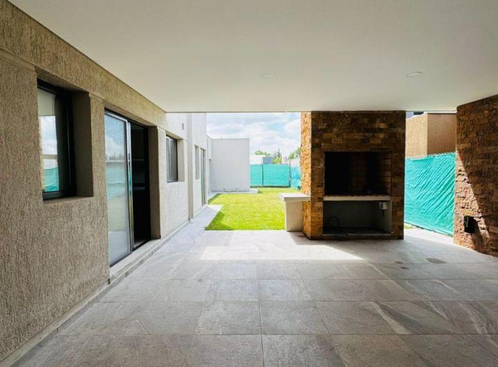 Casa · 200m² · 4 Ambientes · 2 Cocheras