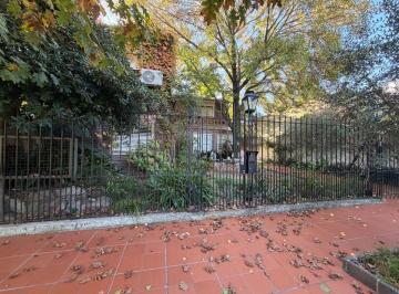 Casa de 4 ambientes, Almirante Brown · Casa en Venta en Adrogué - Amplitud, Luminosidad y Excelente Ubicación