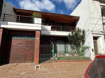 Casa · 367m² · 6 Ambientes · 2 Cocheras · Casa 6 Amb en Venta Villa del Parque 2 Coch Jardin