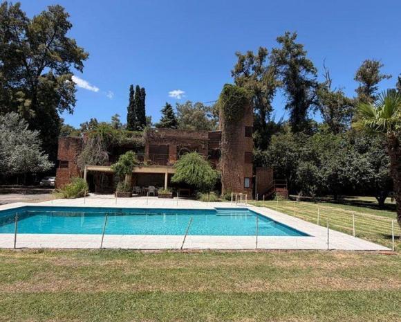 Terreno · 4500m² · 5 Ambientes · 2 Cocheras