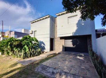 Casa · 98m² · 4 Ambientes · 1 Cochera · Se Vende Casa en B° Achachay, Zona Alta Catamarca
