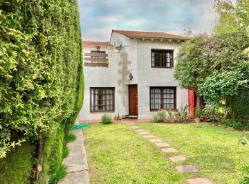 Casa · 200m² · 3 Dormitorios · 3 Cocheras · Casa en Excelente Ubicacion
