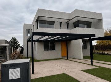 Casa · 125m² · 3 Ambientes · 1 Cochera · Alquiler Duplex B Privado Pueblo Malbec