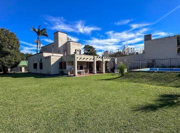 Casa · 300m² · 8 Ambientes · 4 Cocheras · Casa en Venta en Ituzaingó Al 400, Yerba Buena, Gran Jardín