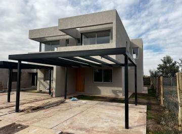 Casa · 125m² · 3 Ambientes · 1 Cochera · Alquiler Duplex B Privado Pueblo Malbec