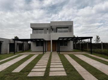 Casa · 125m² · 3 Ambientes · 1 Cochera · Alquiler Duplex B Privado Pueblo Malbec