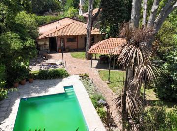Casa · 180m² · 5 Dormitorios · 1 Cochera · Distinguido Chalet en Barrio Abierto Green Hills - Maschwitz - Escobar