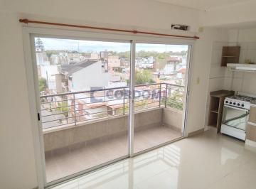 Departamento · 36m² · 2 Ambientes · Venta Departamento Lanús Oeste Al Frente 2 Ambientes con Balcón Al Frente a 1 Cuadra Av H. Yrigoyen