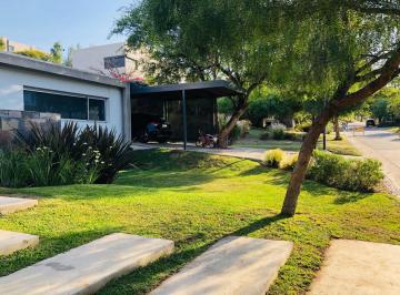 Casa de 7 ambientes, La Calera · Casa en Venta en La Rufina, Zona Baja, Sobre Bv.
