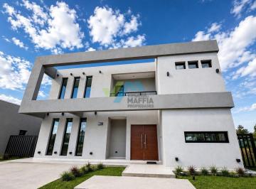 Casa · 170m² · 4 Ambientes · 1 Cochera · Casa Moderna en Dos Plantas con Pileta - Pilar del Este