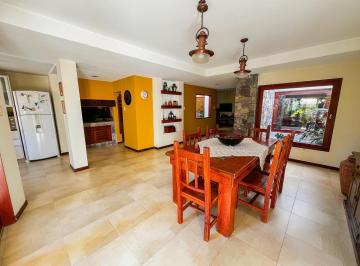 Casa · 231m² · 12 Ambientes · 2 Cocheras · Casa en Bajo La Viña