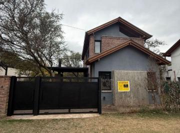 Casa de 5 ambientes, Mendiolaza · Casa en Alquiler C/ Cochera en Mendiolaza