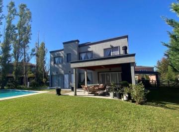 Casa · 220m² · 5 Ambientes · 1 Cochera · Casa Chalet en Venta en La Alameda, Nordelta, Tigre
